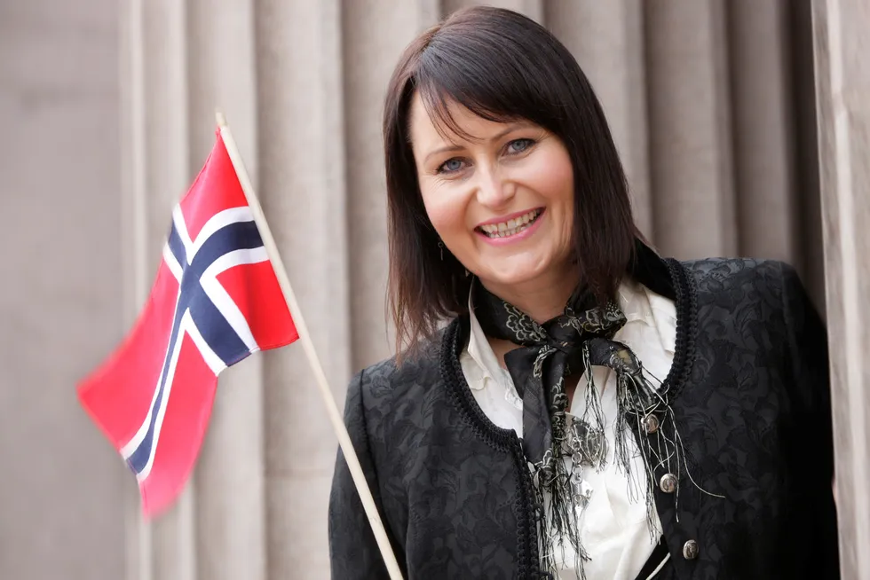 Line Andersen ledet NRKs 17. mai-sending i 2014. 18 mai 2021 møter hun arbeidsgiveren i retten.