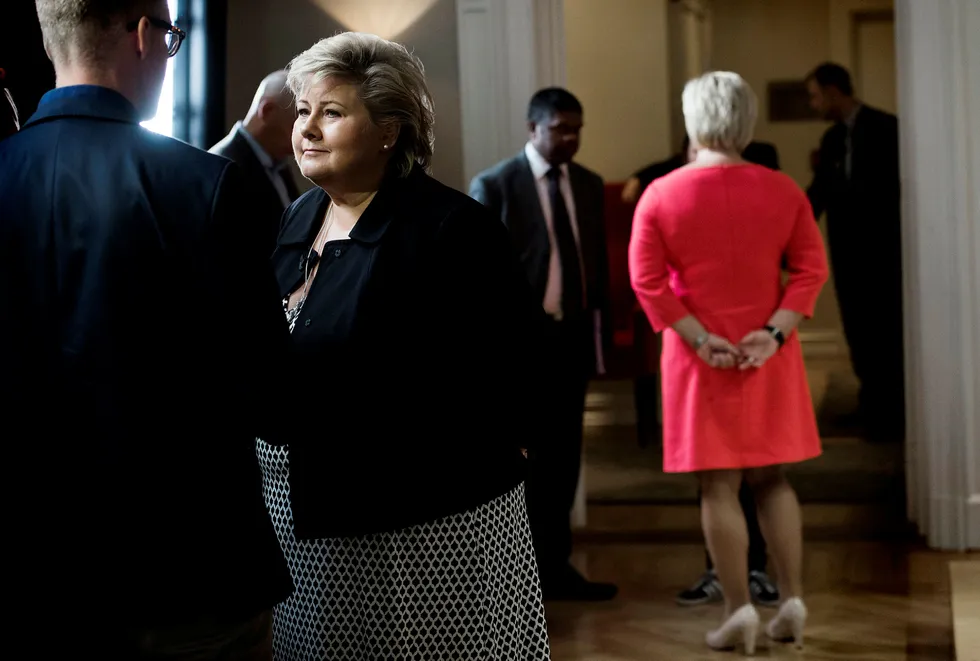 Statsminister Erna Solberg og finansminister Siv Jensen vender ryggen til Venstres klimaforslag. Foto: Per Ståle Bugjerde