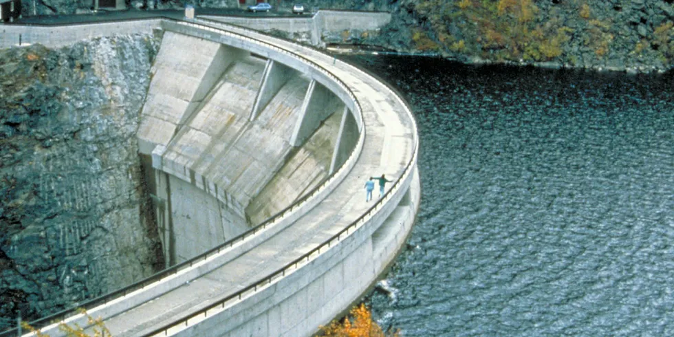 Etterslep: Dam Virdnejarvi i Altakraftverket (bildet) har etterslep på på damsikkerhetsarbeidet.