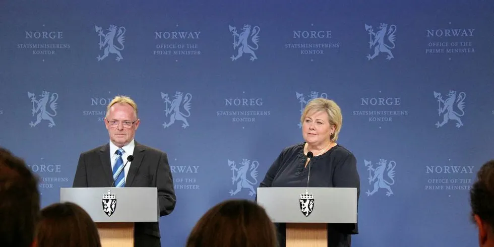 . Per Sandberg (Frp) og Erna Solberg (H).Foto: Anders Furuset