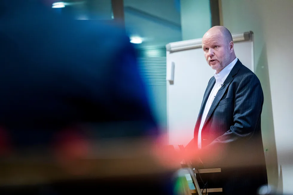 Styreleder i Næringsbanken Pål Svenkerud vil ikke kommentere ansettelsesbonusen på en halv million kroner til bankens toppsjef.