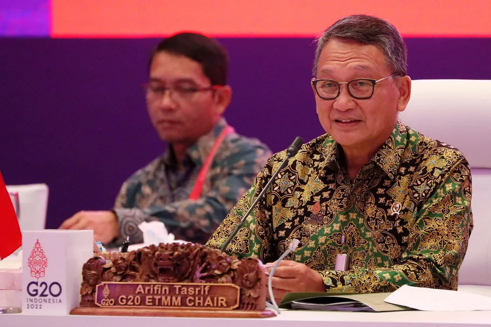 Menteri Energi dan Sumber Daya Mineral RI Arifin Tasrif (kanan).