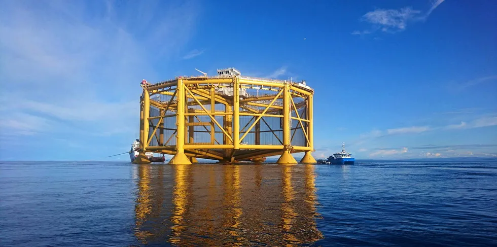 Havmerden til Salmar «Ocean Farm 1». Her fra da kom på vannet ved lokaliteten Håbranden utenfor Frøya i Sør-Trøndelag.