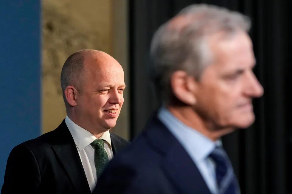 Finansminister Trygve Slagsvold Vedum (Sp) og statsminister Jonas Gahr Støre (Ap).