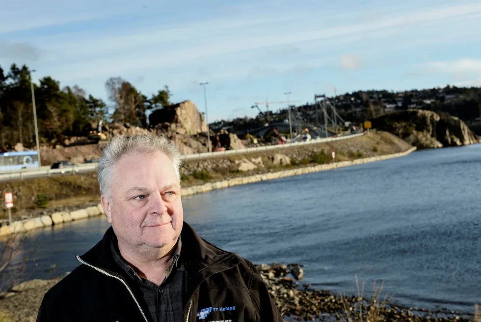 Tom Eikså, eier av entreprenørselskapet TT Anlegg, er ikke interessert i å samarbeide med utenlandske veibyggere og ser helst at de store kontraktene havner i Norge. Foto: Jacob Buchard