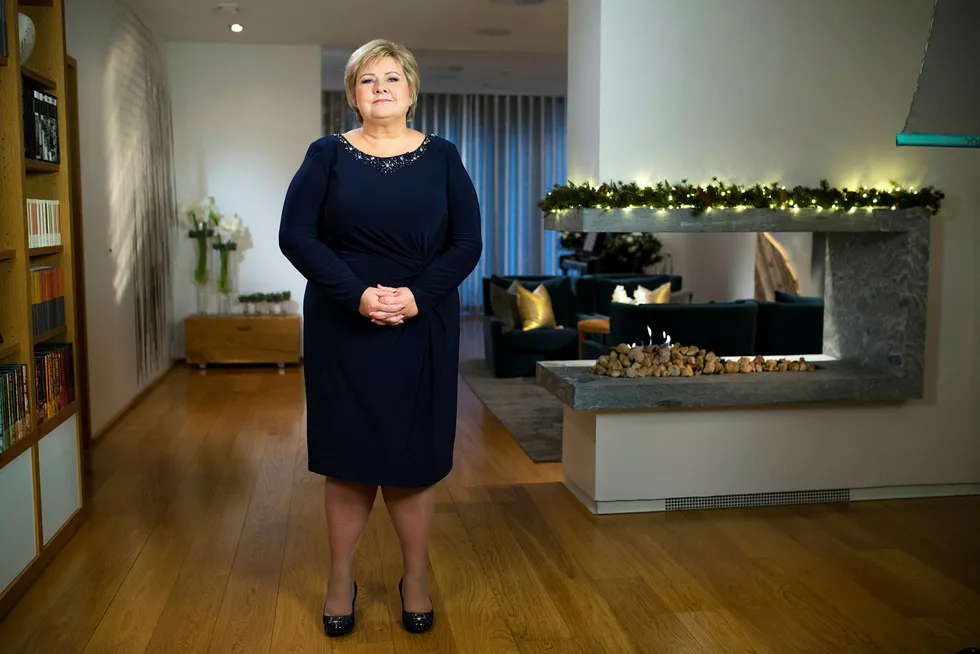 Statsminister Erna Solberg inviterte i desember flere av Høyres største pengegivere til privat julefest i statsministerboligen. På bildet holder Solberg sin nyttårstale i statsministerboligen. Foto: Audun Braastad / NTB Scanpix