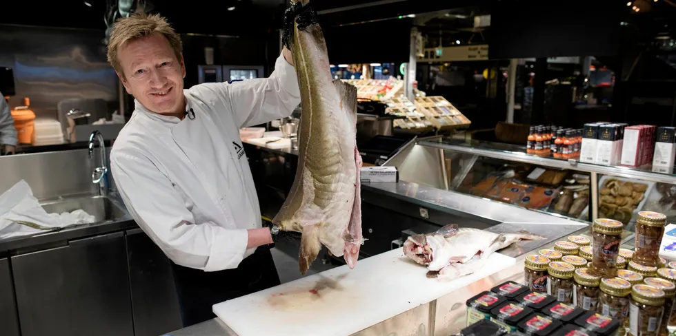 Daglig leder Øyvind Glørstad i Vulkanfisk i Mathallen i Oslo liker svært dårlig at hans navn er brukt i en svindlersak i sjømatnæringen.