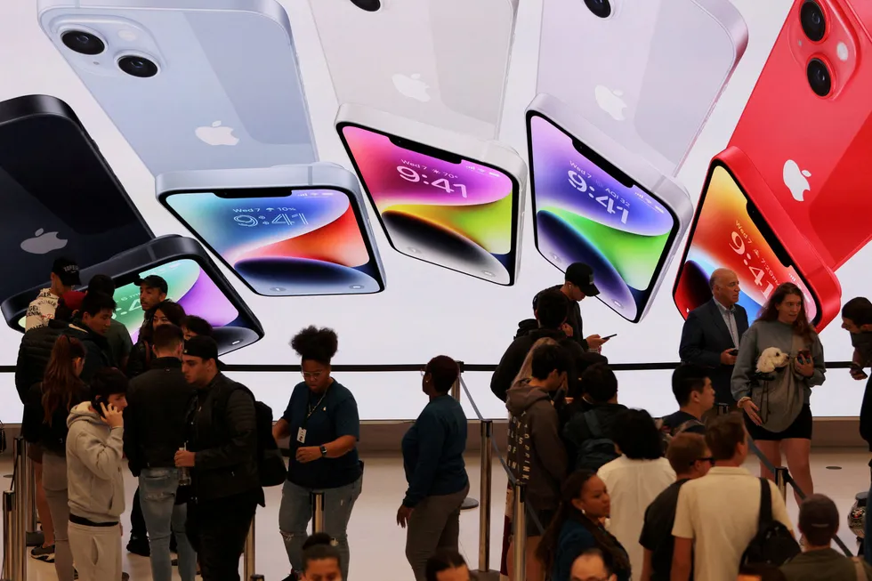 Køene var lange ved Apples flaggskipsbutikk på Fifth Avenue i New York da Iphone 14 ble lansert i september i fjor.