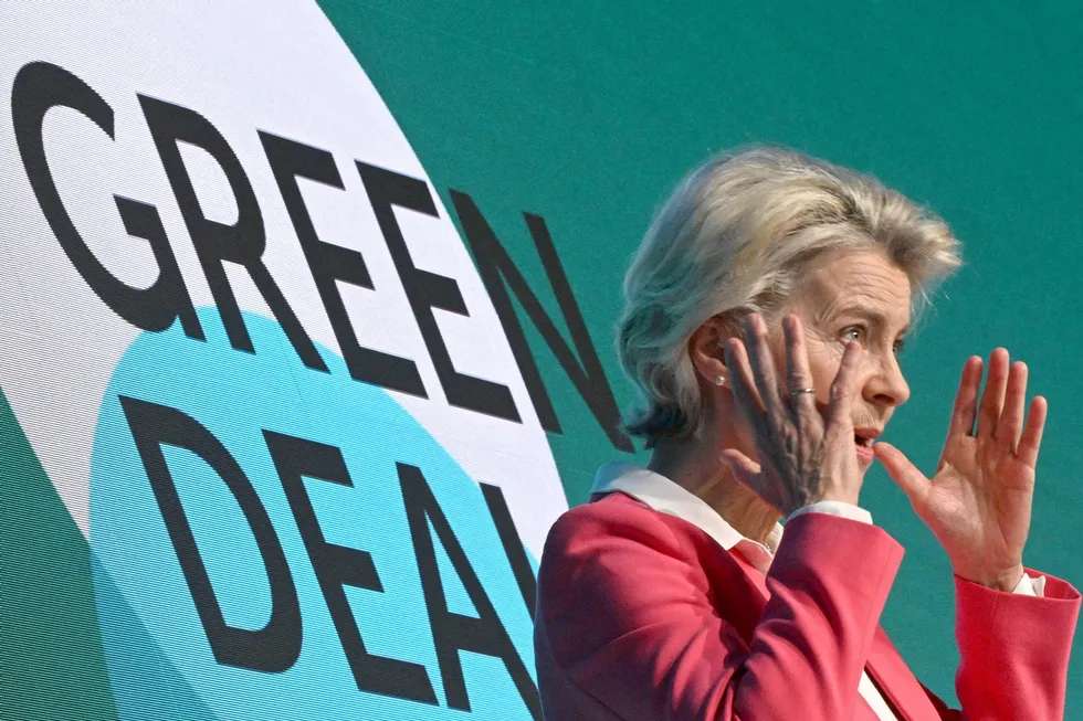EU-president Ursula von der Leyen taler til EUs klimamøte i Praag 23. september. Men den grønne entusiasmen i unionen er synkende.