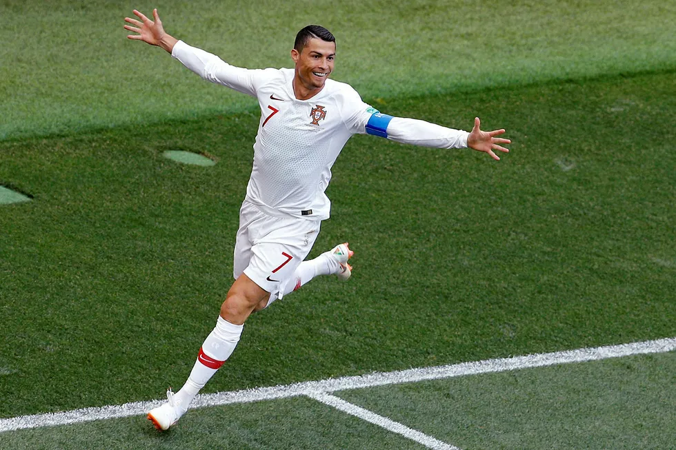 Portugals Cristiano Ronaldo jubler etter å ha scoret det eneste og dermed avgjørende målet i VM-kampen mot Marokko denne uken. Ronaldo er foreløpig toppscorer i VM med fire mål. Foto: Victor Caivano/AP/NTB Scanpix