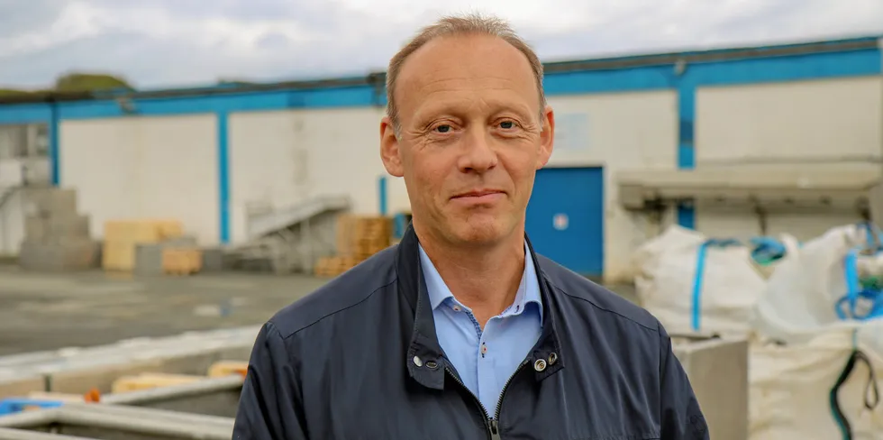 Webjørn Barstad, som inntil i fjor var konserndirektør villfangst og hvitfisk i Lerøy, startet 1. desember i fjor som direktør for offshorevirksomheten i Aker Biomarine. Nå har Barstad kjøpt aksjer i selskapet.