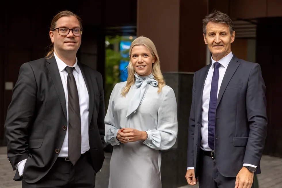 Økonomene i Handelsbanken venter en «pangstart» i boligmarkedet til neste år. Her sjeføkonom Marius G. Hov (fra venstre), makroøkonom Karine Alsvik og rente- og valutastrateg Nils Kristian Knudsen.