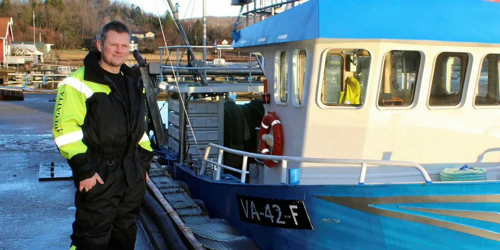 GOD FANGST: John Vidar Løvik Larsen på «Sienna» var godt fornøyd med den seneste turen på revet. Tre hal ga 860 kilo reker, derav 503 kilo kokt, og dette ble den største fangsten i februar for fiskeren fra Hidra i Flekkefjord.