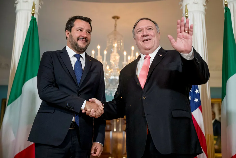 Italias visestatsminister Matteo Salvini er på USA-besøk. Her møter han USAs utenriksminister Mike Pompeo.