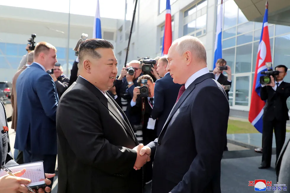 Vladimir Putin møtte sin gode venn Kim Jong-un i høst. Putin skal snart besøke Nord-Korea.