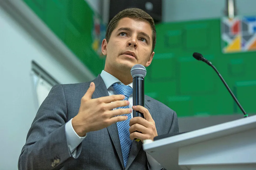 Governor of Russia's largest gasproducing region tests Covid19