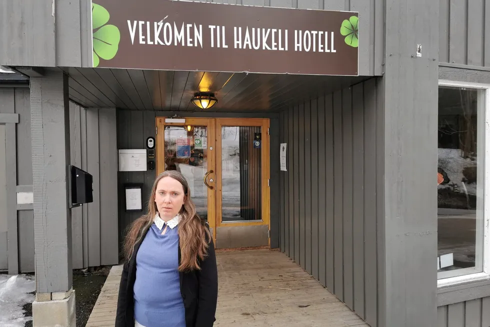 Kamilla Langen kjøpte Haukeli hotell av eksadvokat Halstein Sjølie i 2018. Det kostet henne dyrt.
