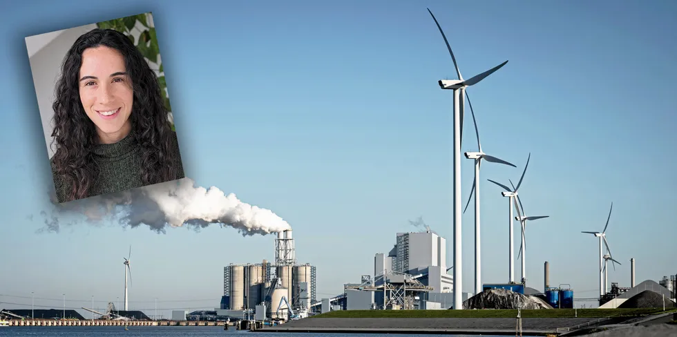 Kull og vind side om side i Eemshaven. Nå er fornybart større enn fossilt i strømproduksjonen i EU selv vinterstid, ifølge en ny analyse fra Ember. Innfelt: Analytiker Harriet Fox