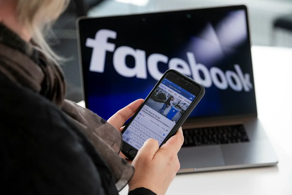 Facebook meldte seg helt uoppfordret til tjeneste da selskapet fikk nyss i at myndighetene ville spore nordmenns bevegelser og kontakter.