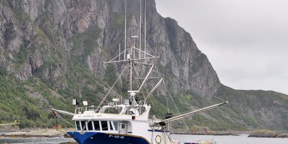 «Jan Gunnar» på vei inn til Svolvær etter overfarten fra Canada. Båten skal imidlertid fiske med Berlevåg som utgangspunkt. Foto: Frode Adolfsen