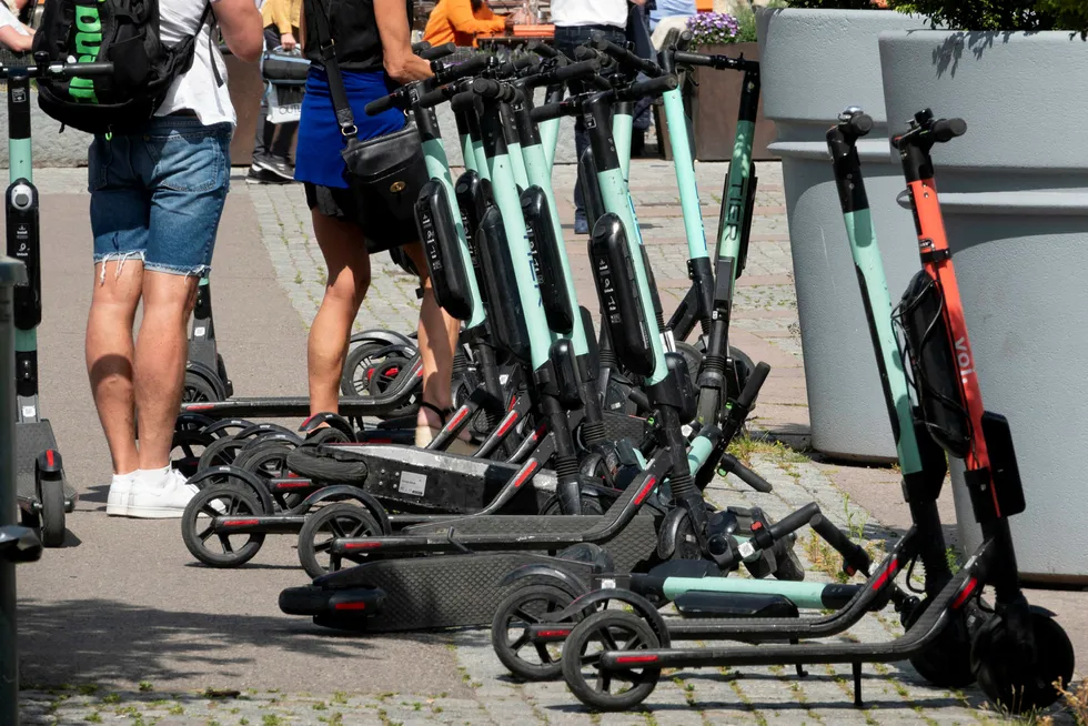 Elsparkesyklene fyller fortauene i stadig flere europeiske byer, blant dem Oslo.