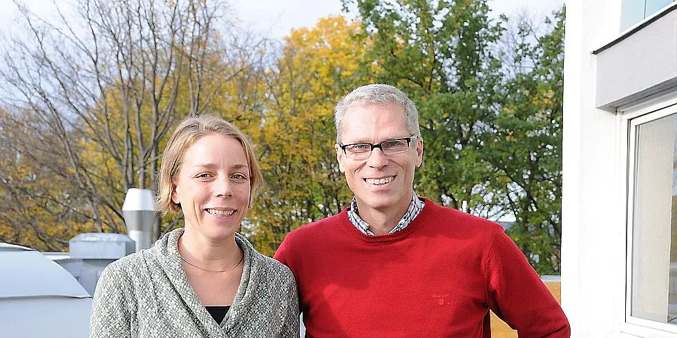 FORSKERNE: Forskningsleder Geir Lasse Taranger og sentral forsker Anna Wargelius skal forske på steril laks. Foto: Kjartan Mæstad/Havforskningsinstituttet