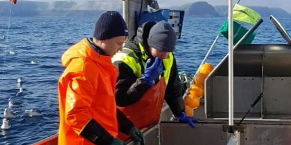 Midlene gir ungdommer i ti kystkommuner muligheten til å forsøke seg som fiskere i sommerferien.