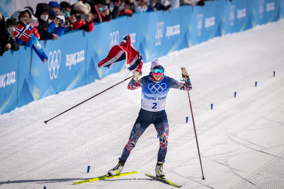Therese Johaug vinner gull på 30 kilometeren under vinter-OL i Beijing 2022.