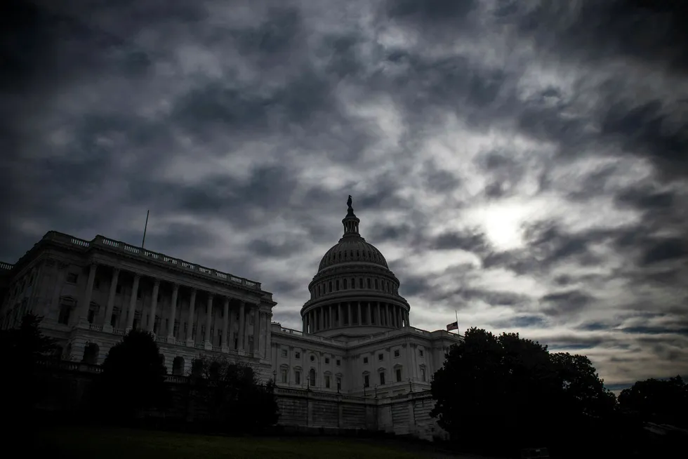 Senatet i USA har sikret finansiering av statsapparatet fram til 8. februar.