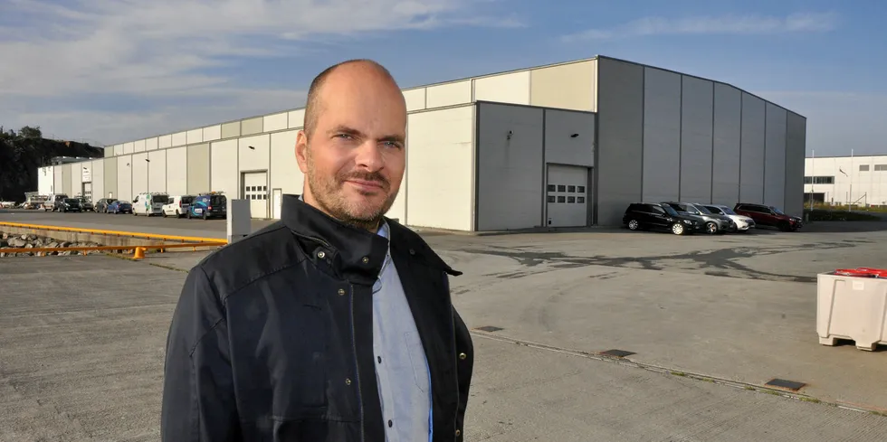 Daglig leder Helge Ragnar Knudsen framfor Nordland Fryseterminal.