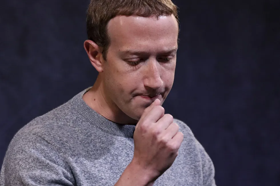 Mark Zuckerberg får et papirtap på over 30 milliarder dollar.