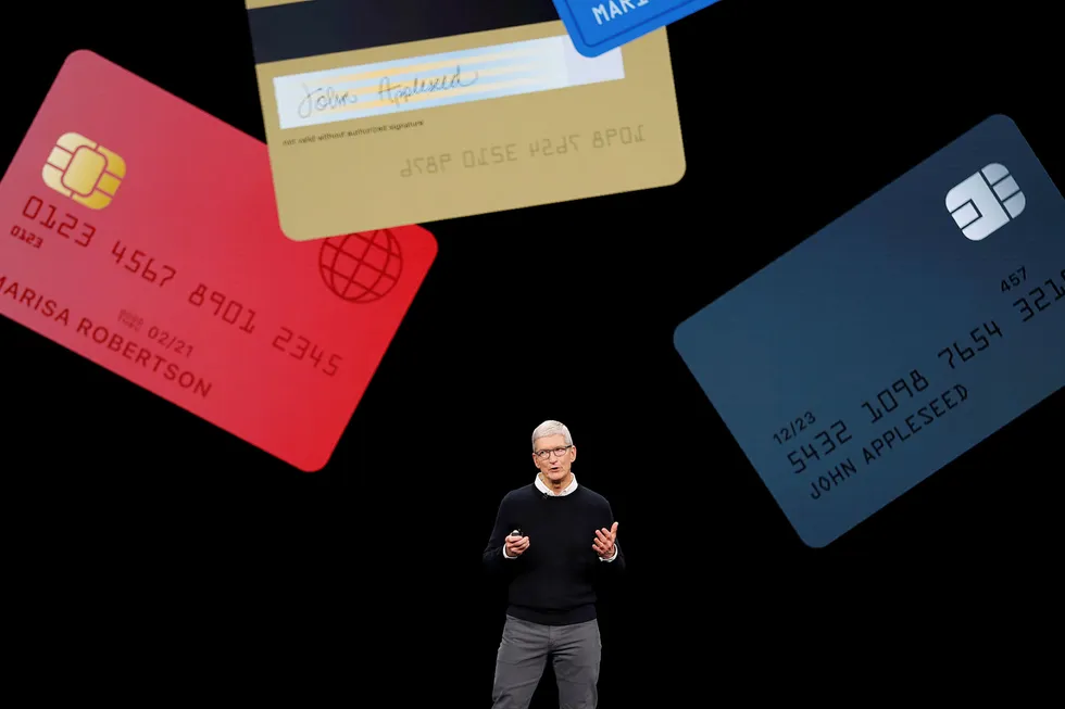 Apple-sjef Tim Cook offentliggjorde Apple Card i San Francisco mandag kveld.