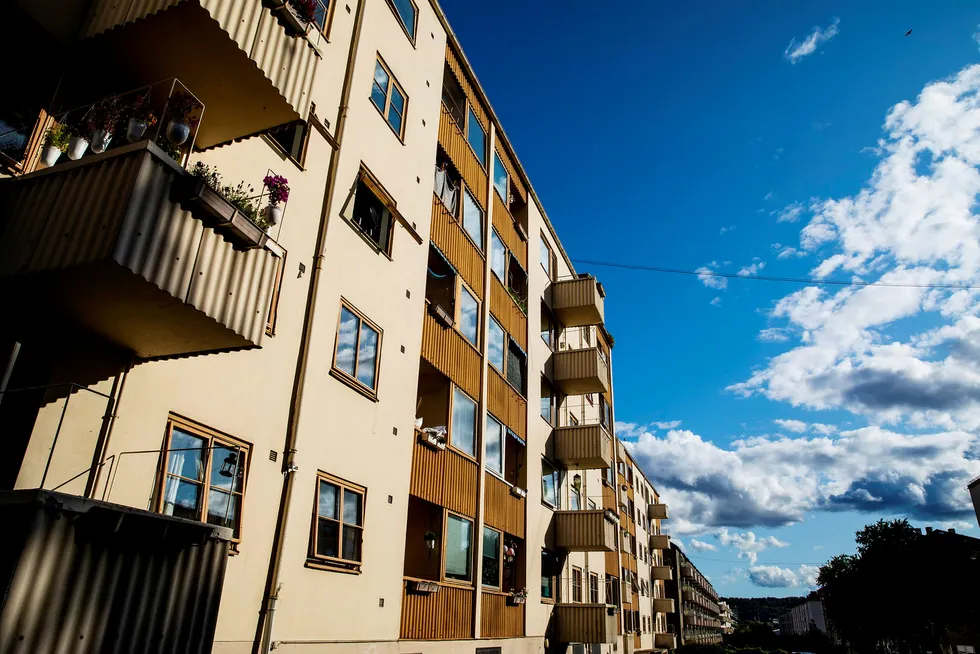 De store eiendomsmeglerkjedene rapporterer om et brennhett boligmarked i juni. Bildet viser bygårder i Oslo.