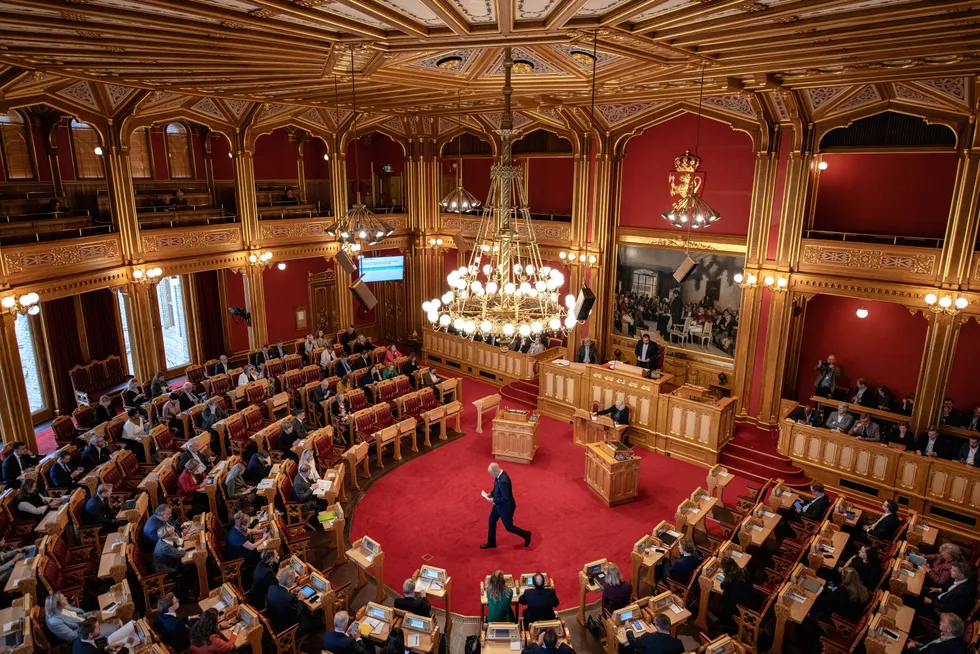 Norsk politikk har vært preget av pragmatisme og konsensus. Det kan se ut som politikken ikke funker slik lenger, skriver artikkelforfatteren.