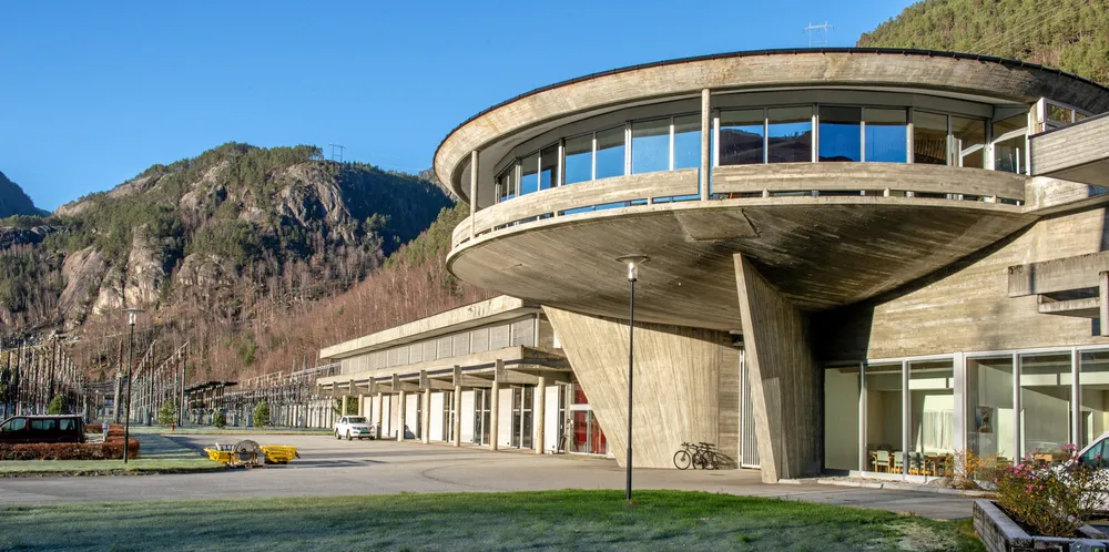 Hydro har ni kraftverk i Røldal Suldal-vassdraget som legges inn i det nyetablerte selskapet Lyse Kraft. Hydro unngår dermed hjemfall på kraftverkene i 2022.