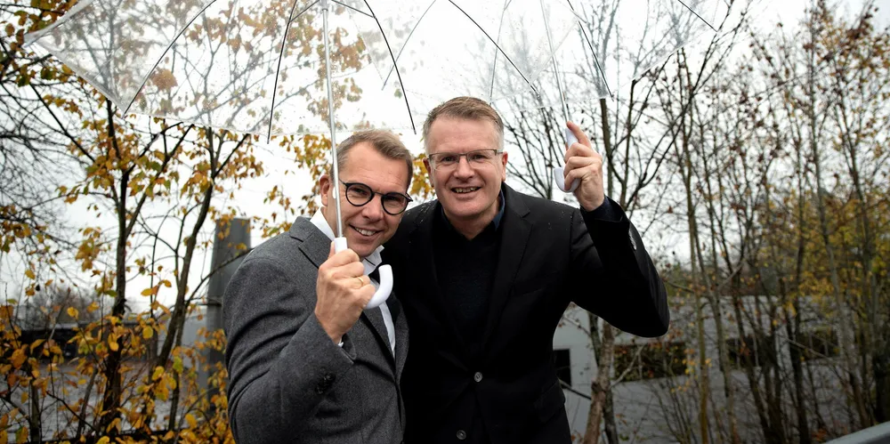 Tore Morten Wetterhus (til høyre) blir sjef en det nye nettselskapet til Agder og Glitre. Her sammen med konsernsjef i Å Energi, Steffen Syvertsen.