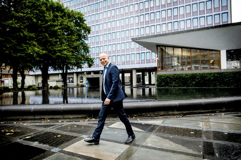 Senterpartileder Trygve Slagsvold Vedum vil at regjeringsbygget skal reises i tre for å beskytte norske interesser. Foto: Gunnar Blöndal
