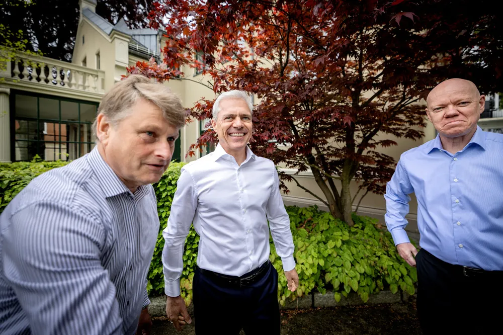 For Dag Rasmussen (i midten) og resten av familien har seismikkonsernet Shearwater vært en gullinvestering. Her sammen med finansdirektør Roar Skuland i Rasmussengruppen (til venstre) og investeringsdirektør Trygve Lauvdal.