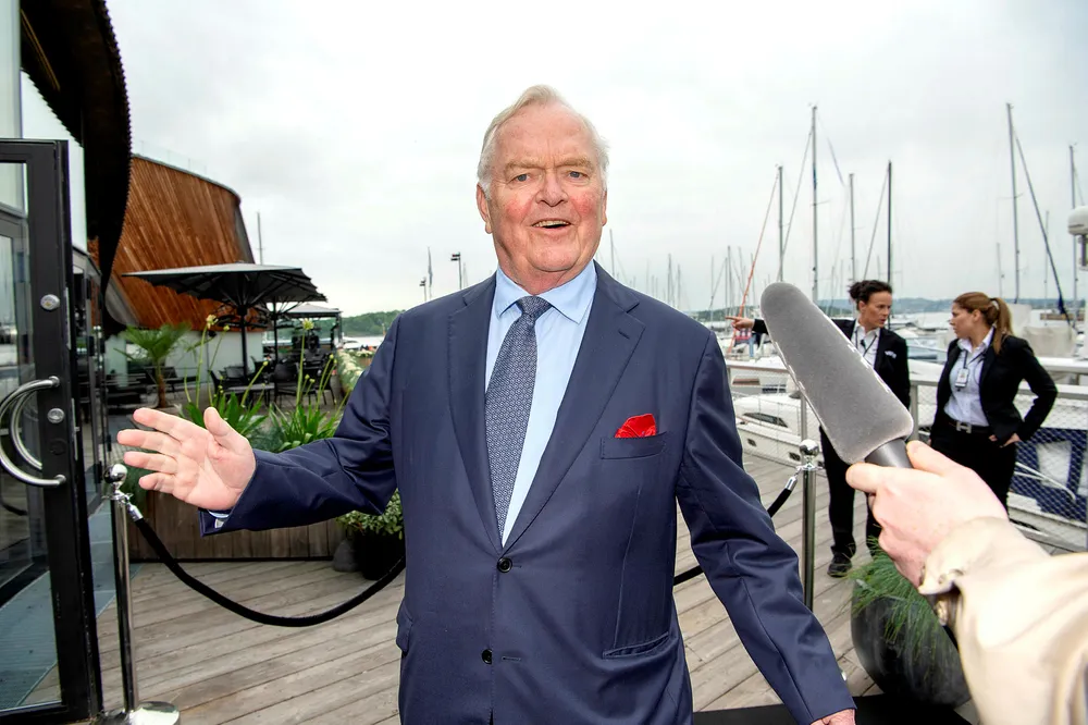 Herbjørn Hansson (bildet) er styreleder, administrerende direktør og grunnlegger av Nordic American Tankers som for øyeblikket tjener enormt med penger på dagens høye rater. Her er fra John Fredriksens 75 års dag.
