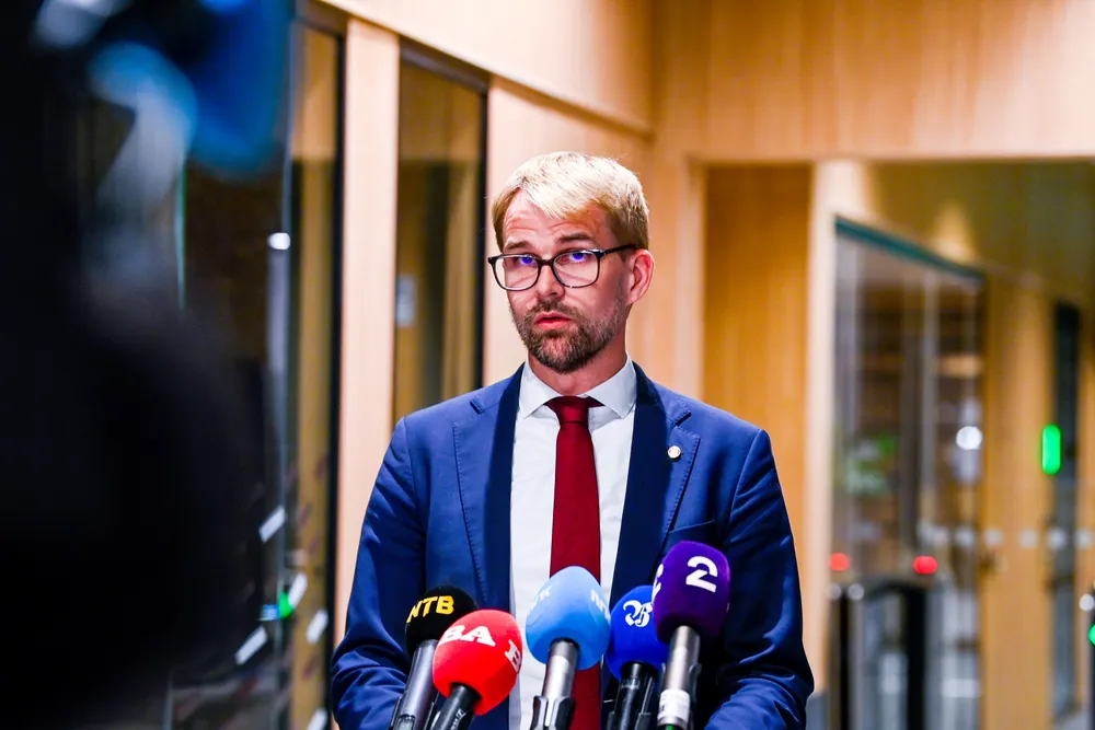 Fredag kveld annonserte Arbeiderpartiets byrådsleder Roger Valhammer at byrådet går av, og at han selv er ferdig i politikken.