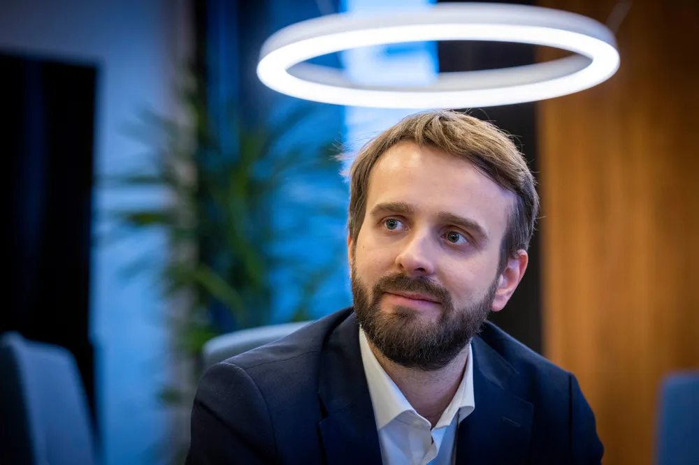 Næringsminister Jan Christian Vestres venn har fungert i midlertidige lederstillinger av en viss varighet.