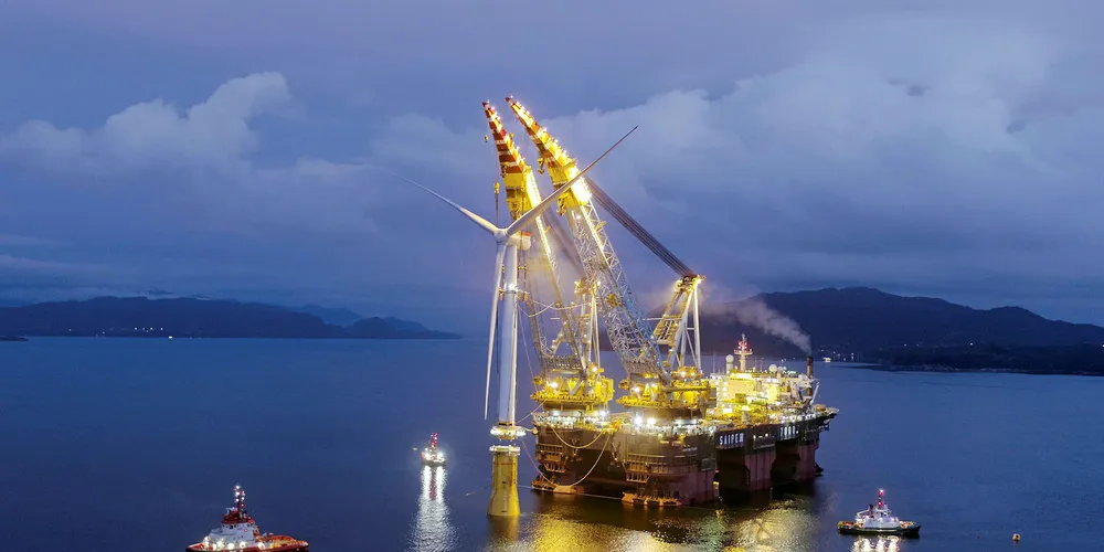 Mating of Hywind's first Siemens SWT-6.0-154 turbine-topped tower with its cylindrical steel spar substructure. Pic: Statoil