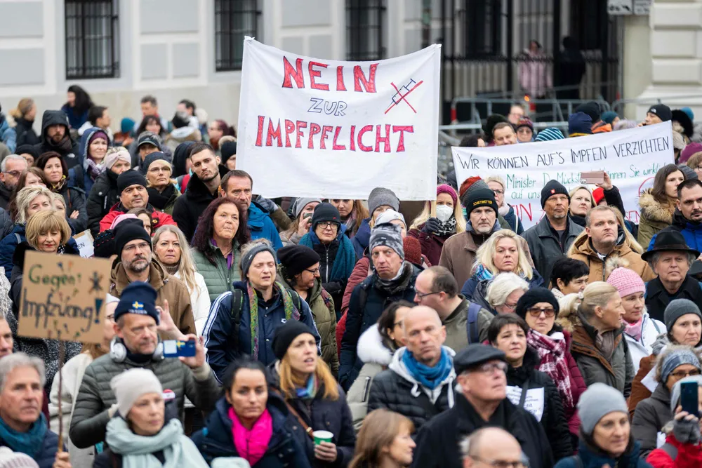 Østerrike innfører vaksinetvang. Ikke alle er begeistret.