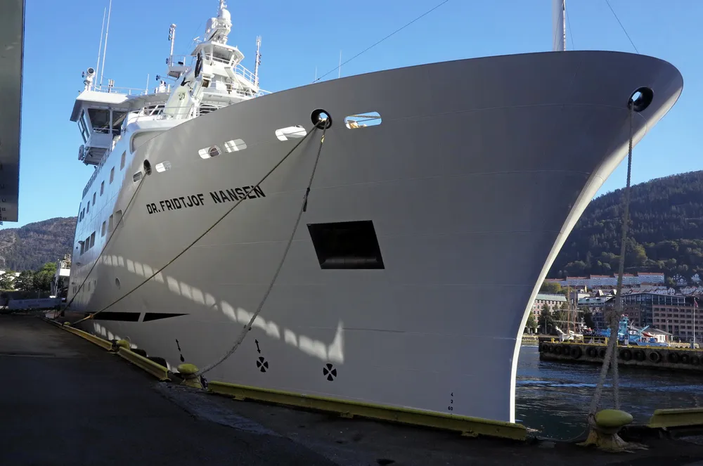 «Dr. Fridtjof Nansen» har imponert med å parkere midt i Cape Town.