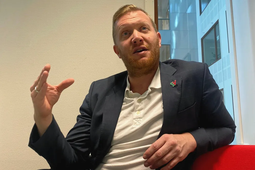 – Det er utrolig viktig, uansett, å la prosjekter og ideer utredes. Så kan kommunestyrene ta informerte beslutninger om hva som er akseptabelt og ikke. Det bør i alle fall regjeringens stedfortreder ute i fylkene støtte opp om. Det problematiske er at de kveler prosjekter før de utedes, sier Ådne Naper, leder av fylkesplanutvalget i Telemark.