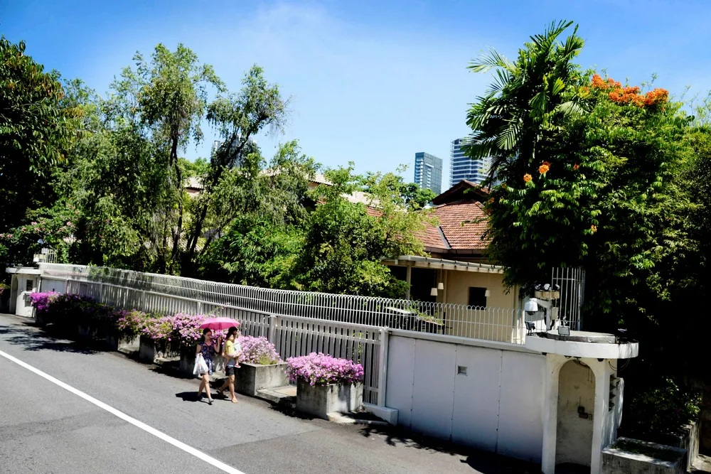 En 110 år gammel falleferdig rønne i Singapore sentrum, hvor landsfader Lee Kuan Yew bodde, har skapt en familiefeide hos landets mektigste familie - og sjokkert Singapore. Foto: Toh Ting Wei/AFP/NTB scanpix