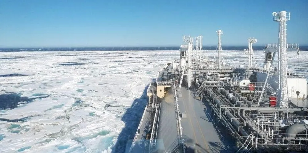 Modern shadow LNG carrier leaves Northern Sea Route with Russian cargo