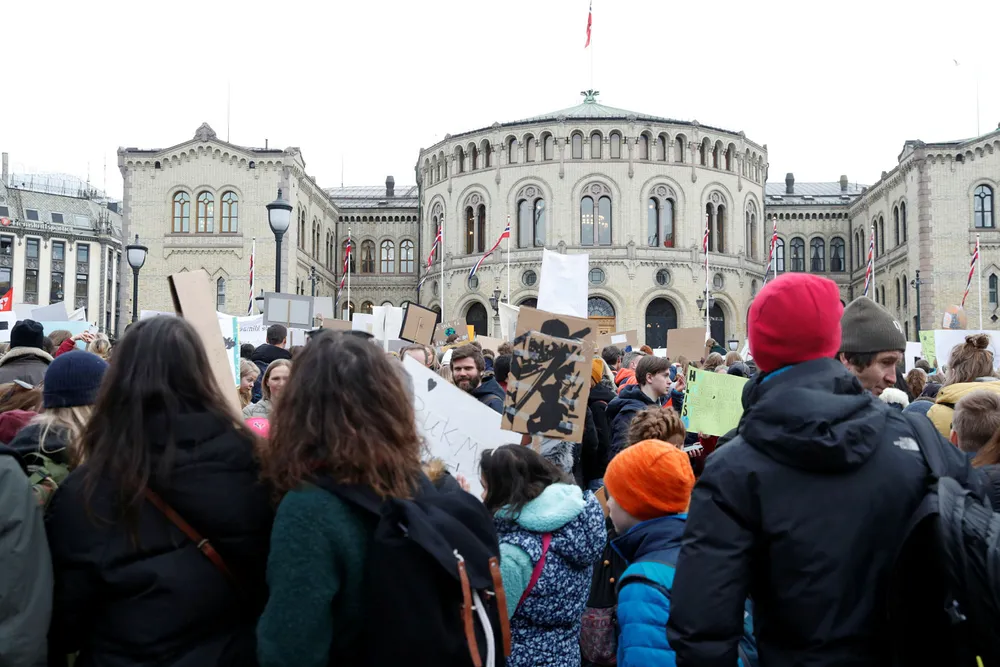 Studenter sliter med klimaangst. Bildet er fra skolestreiken for klima i mars foran Stortinget.