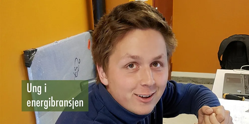 Her er Odne Hustoft i Småkraft på jobb med igangkjøring av et nytt kraftverk.
