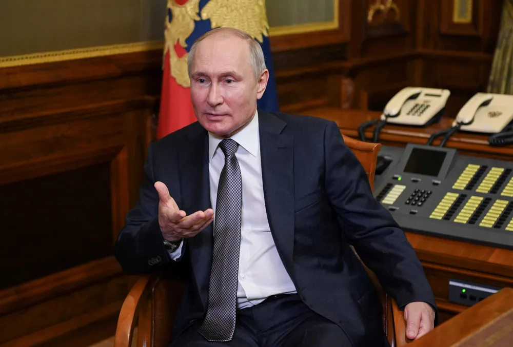 Assurances: Russian President Vladimir Putin answers questions next day after the release of his opinion article on the "historical unity of Russians and Ukrainians"